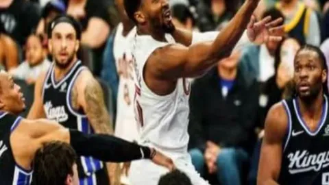 沙佩科恩斯王者归来，挑战桑托斯：巴甲激战一触即发，能否逆风翻盘？！