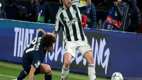 加拿大队重视阿芳伤情处理：教练与队医确保球员健康至上。