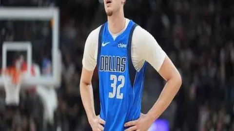 後賽選手爭相追逐芬尼-史密斯